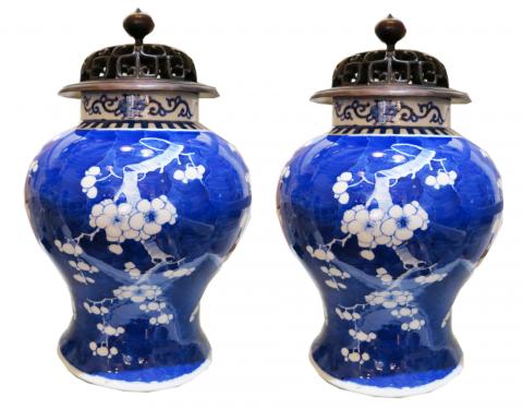 White and Blue Chinese Porcelain Vase